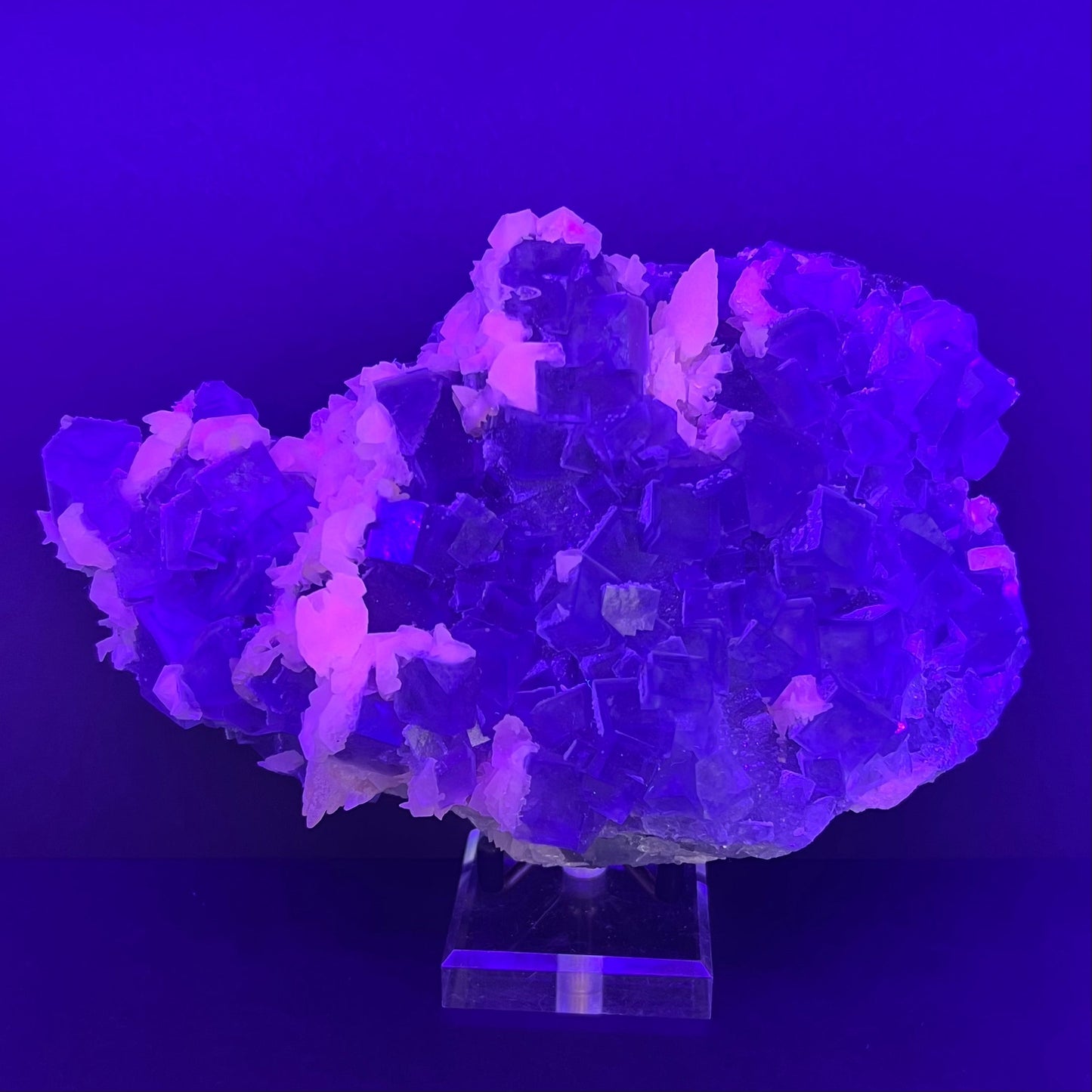 Fluorite Cube w/ UV