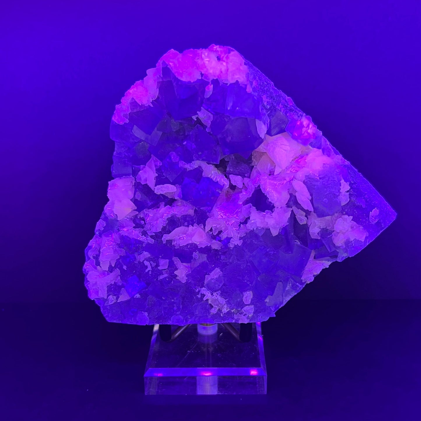 Fluorite Cube w/ UV