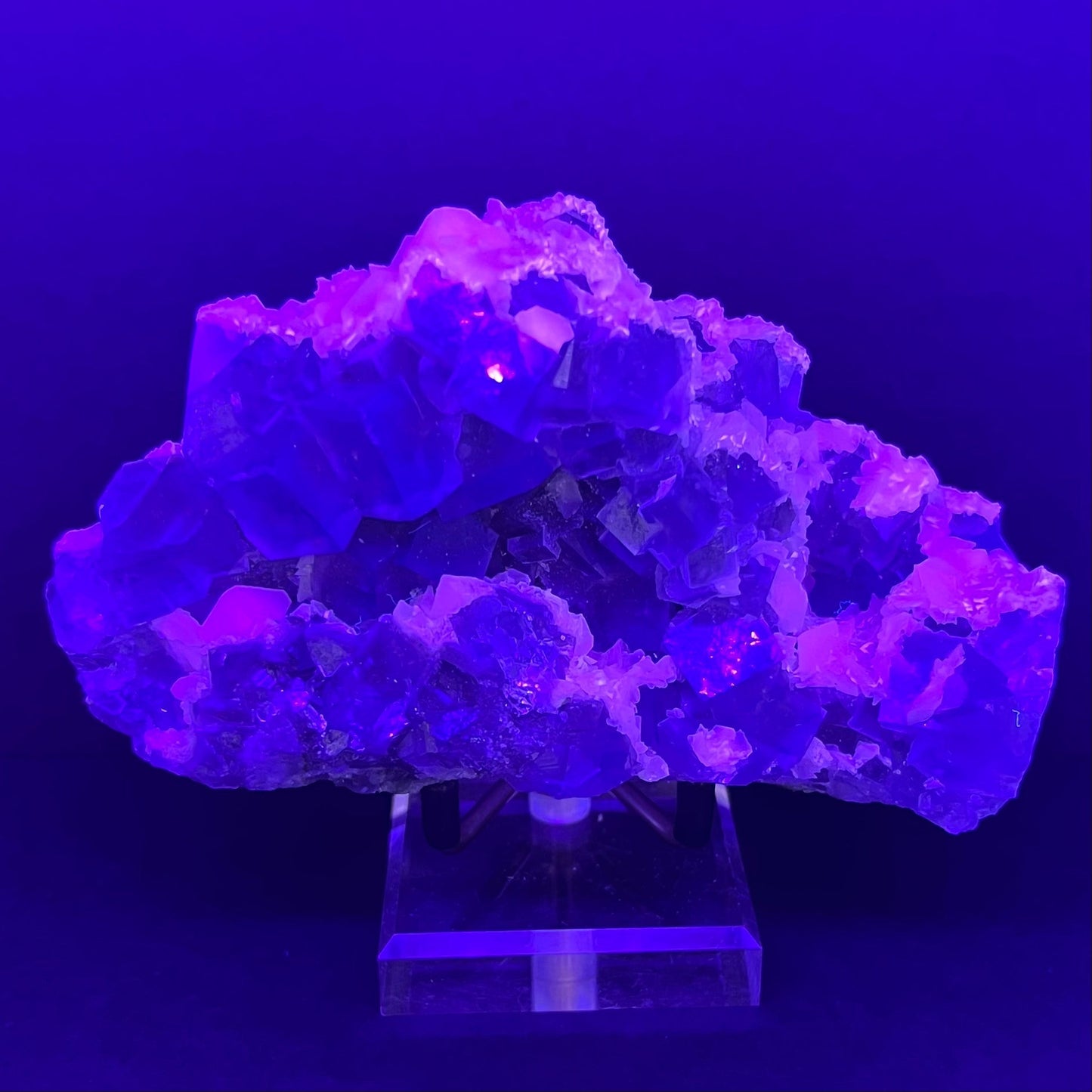 Fluorite Cube w/ UV